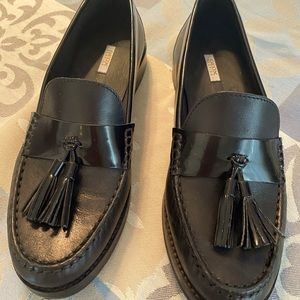 Geox Women Black Loafer with Tassle - Like New! Size 8 / 38